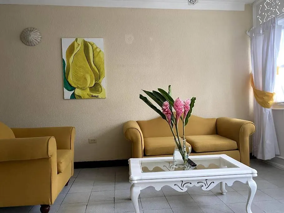 Lush Tropical Apartment Located In A 4-Star Resort 런어웨이베이 0*,