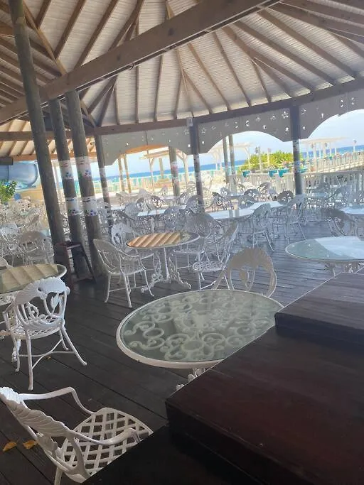 Lush Tropical Apartment Located In A 4-Star Resort 런어웨이베이