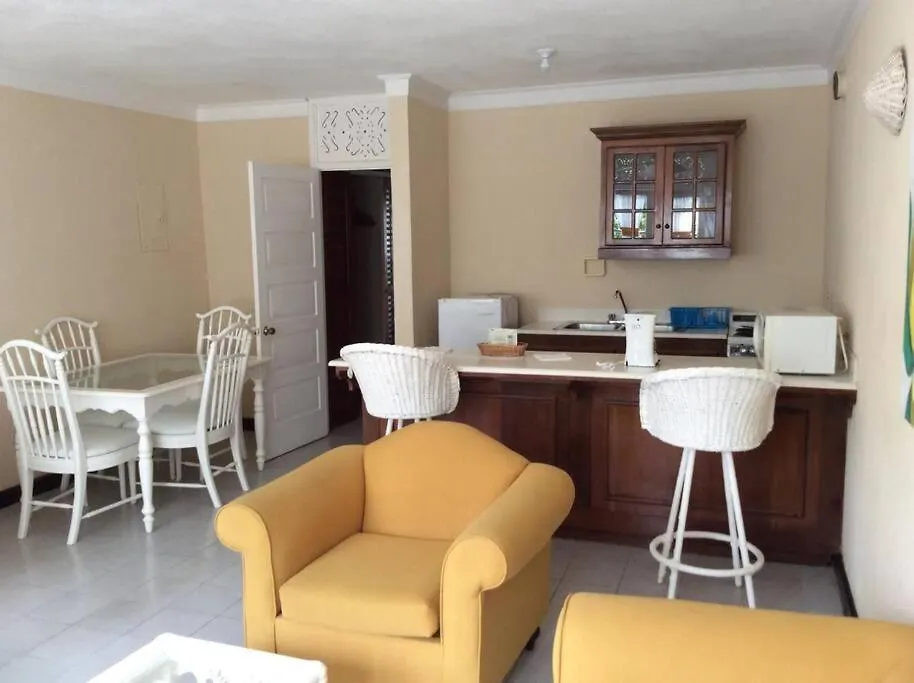 Lush Tropical Apartment Located In A 4-Star Resort Runaway Bay