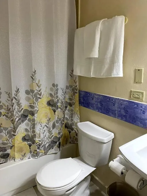 Lush Tropical Apartment Located In A 4-Star Resort Runaway Bay