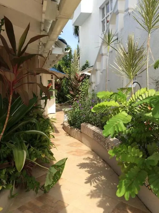 Lush Tropical Apartment Located In A 4-Star Resort Runaway Bay